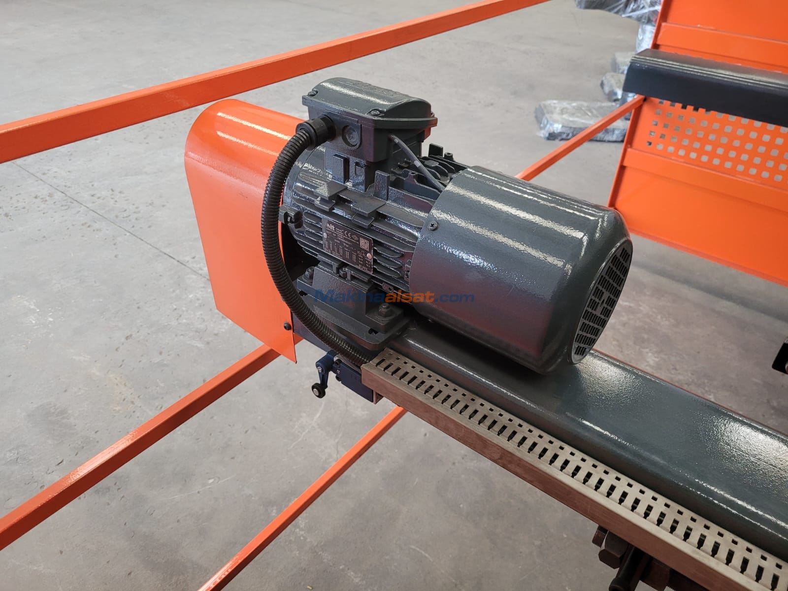 VAAV 2 METRE 4 MM NC REDÜKTÖRLÜ GİYOTİN MAKAS