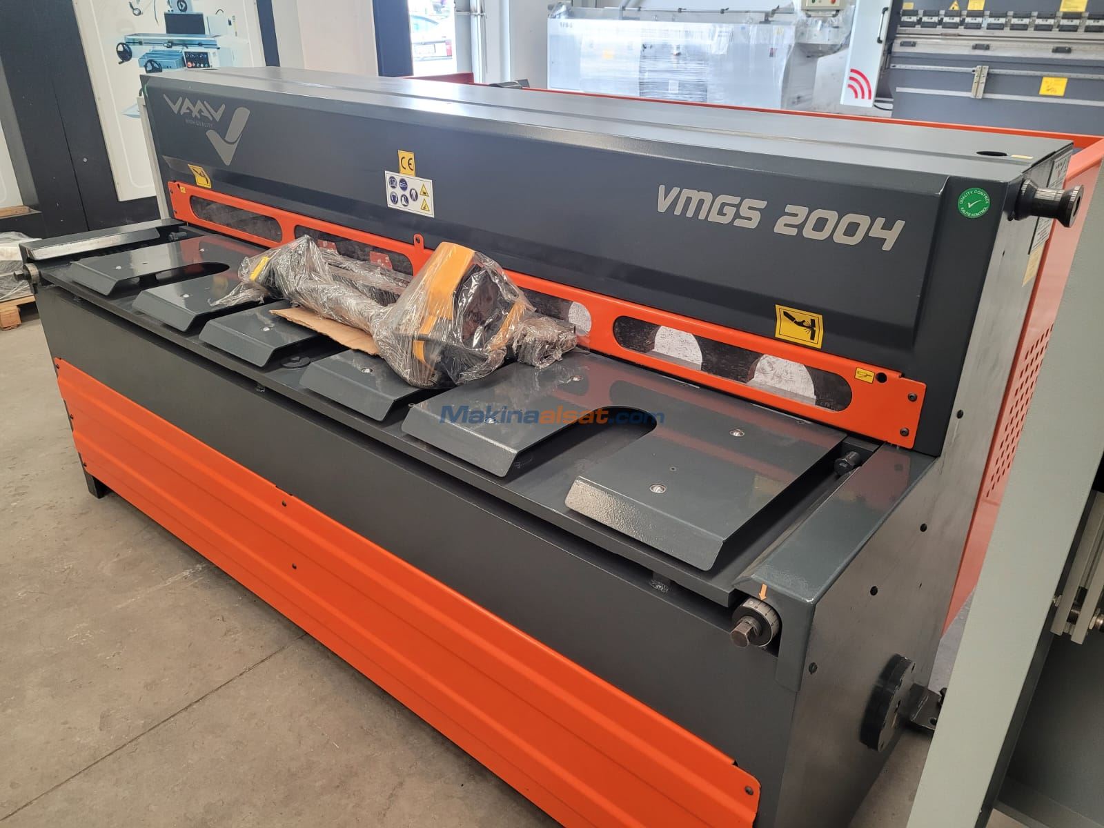 VAAV 2 METRE 4 MM NC REDÜKTÖRLÜ GİYOTİN MAKAS