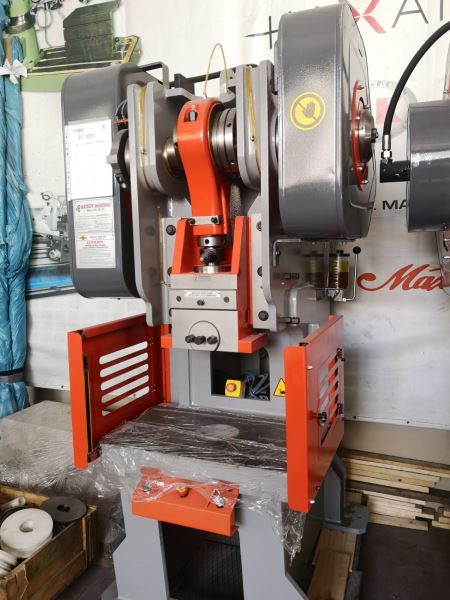 STOKTAN TESLİM  35 - 60 - 90 - 130 - 160 - 200 - 250 TON HAVA KAVRAMALI EKSANTRİK PRESLER