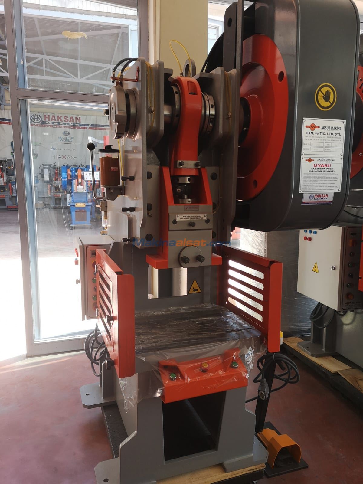 STOKTAN TESLİM  35 - 60 - 90 - 130 - 160 - 200 - 250 TON HAVA KAVRAMALI EKSANTRİK PRESLER
