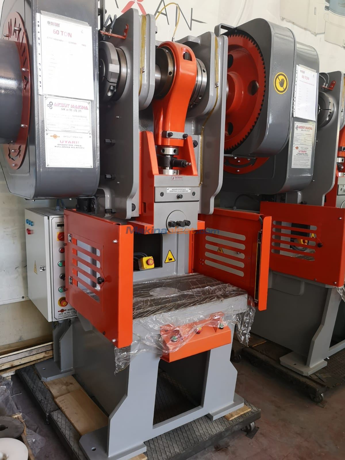 STOKTAN TESLİM  35 - 60 - 90 - 130 - 160 - 200 - 250 TON HAVA KAVRAMALI EKSANTRİK PRESLER