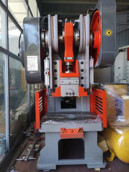 STOKTAN TESLİM  35 - 60 - 90 - 130 - 160 - 200 - 250 TON HAVA KAVRAMALI EKSANTRİK PRESLER