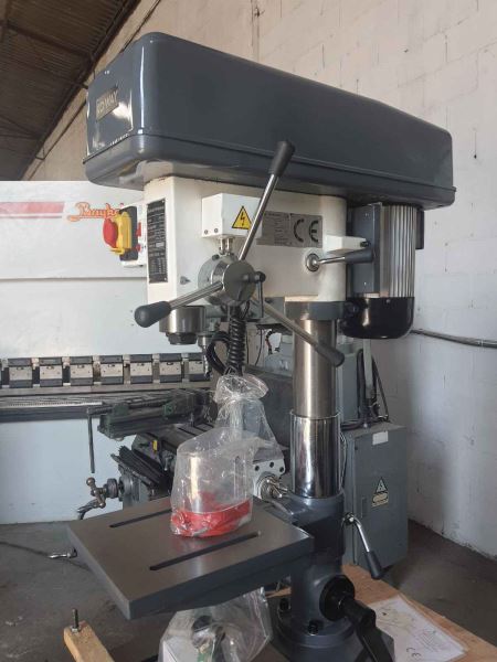 25 mm Delme Kapasiteli  Kılavuz Çekme Özellikli Masa Üstü Matkap