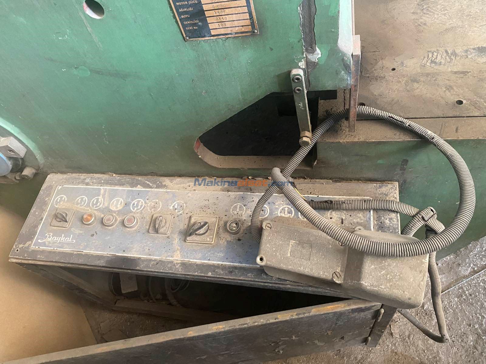 BAYKAL 2500 x 6 mm Hidrolik Giyotin Makas