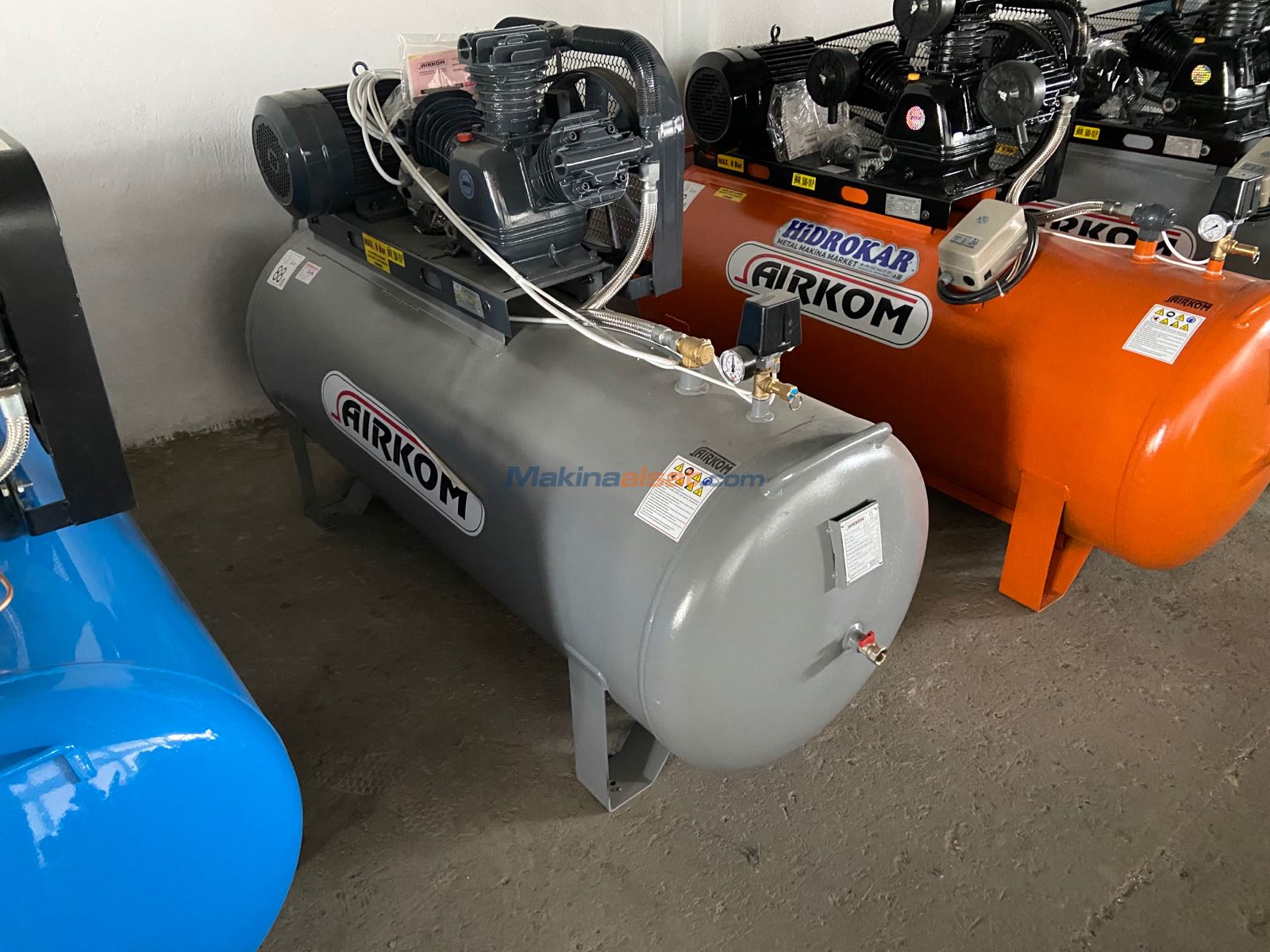 AIRKOM 500 LİTRE 10 HP 3 KAFA PİSTONLU KOMPRESÖR