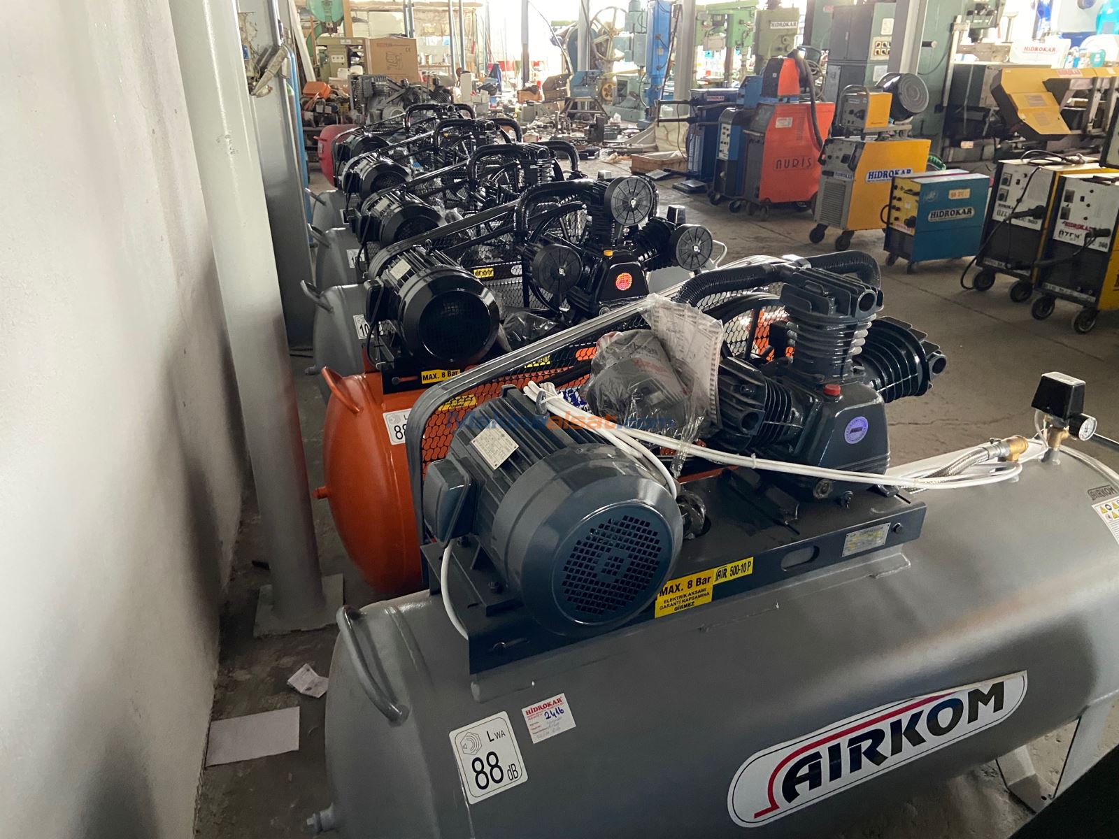 AIRKOM 500 LİTRE 10 HP 3 KAFA PİSTONLU KOMPRESÖR