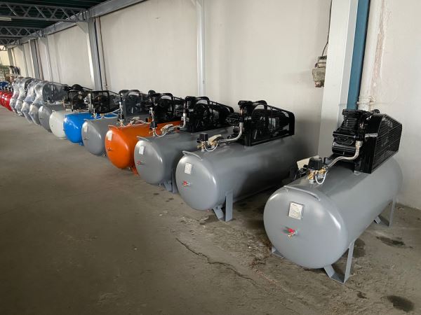 AIRKOM 500 LİTRE 10 HP 3 KAFA PİSTONLU KOMPRESÖR