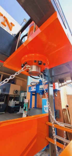 HİDROSUR 150 TON KOLLU MOTORLU GEZER KAFA HİDROLİK PRES