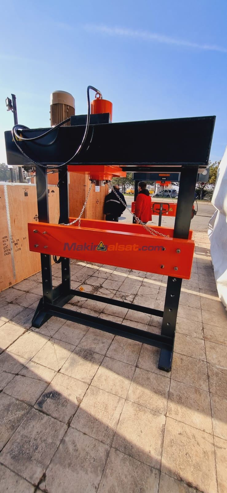 HİDROSUR 150 TON KOLLU MOTORLU GEZER KAFA HİDROLİK PRES
