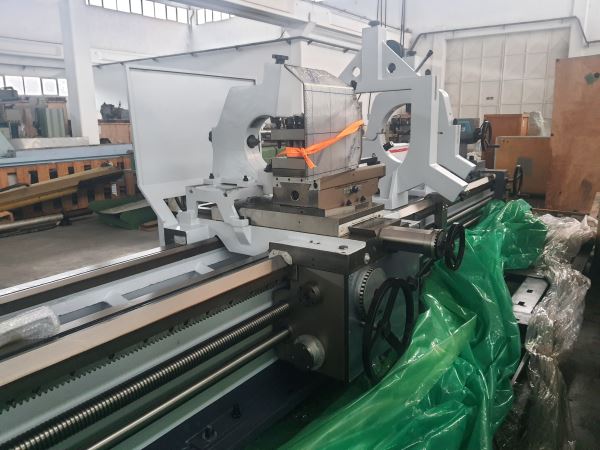 Stokta Hazır DMTG 1000 x 5000 Universal Ağır Tip Torna