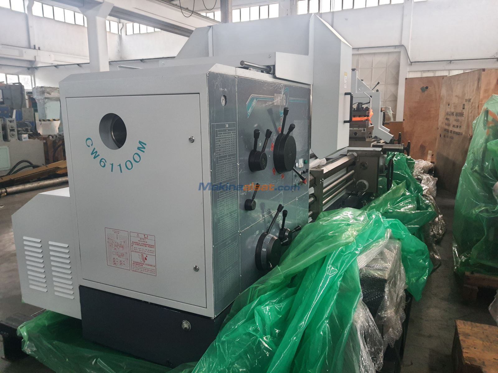 Stokta Hazır DMTG 1000 x 5000 Universal Ağır Tip Torna