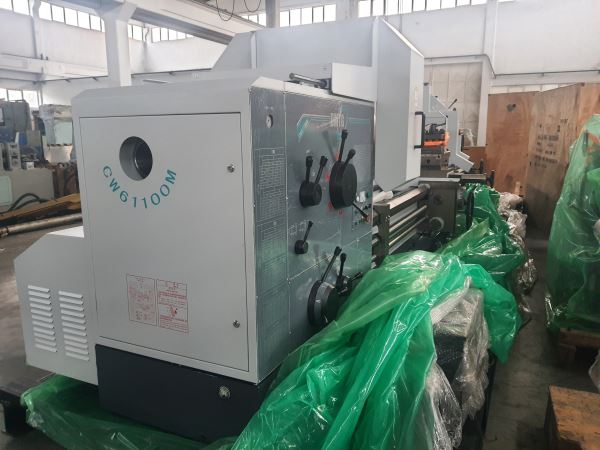 Stokta Hazır DMTG 1000 x 5000 Universal Ağır Tip Torna