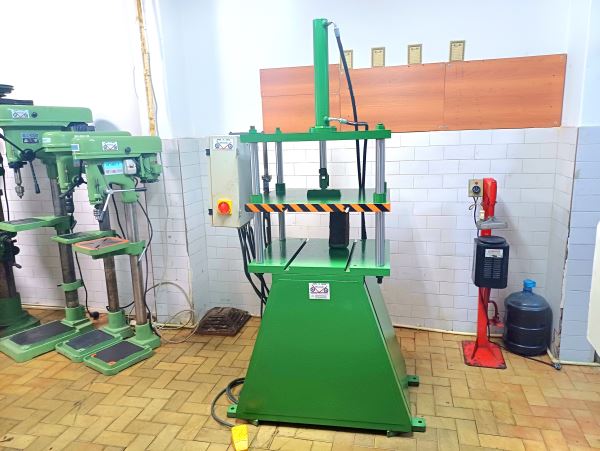 15 TON 56 x 60 HİDROLİK PRES