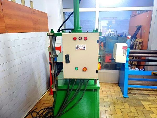 15 TON 56 x 60 HİDROLİK PRES