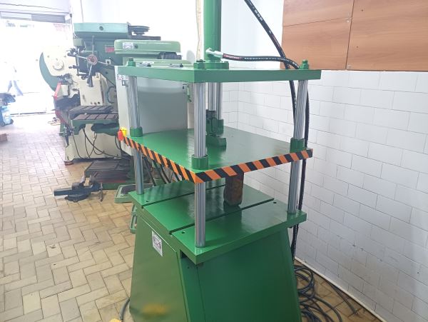 15 TON 56 x 60 HİDROLİK PRES