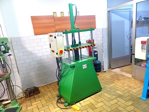 15 TON 56 x 60 HİDROLİK PRES
