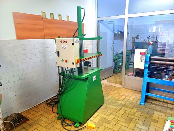 15 TON 56 x 60 HİDROLİK PRES