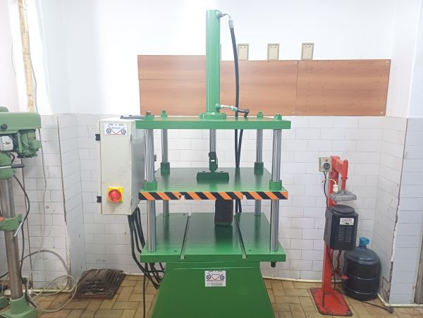 15 TON 56 x 60 HİDROLİK PRES