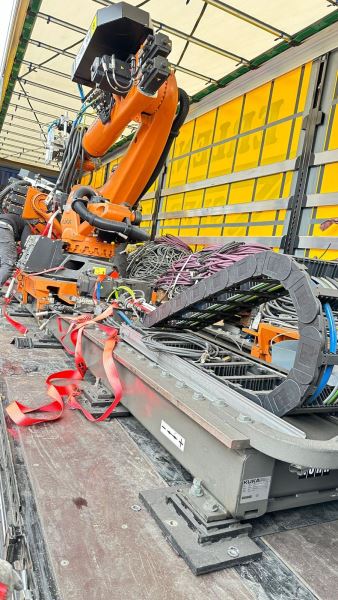 KUKA KR210 R2700 PRIME KRC4+LINEAR AXIS Robot