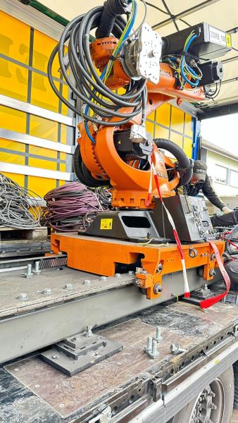 KUKA KR210 R2700 PRIME KRC4+LINEAR AXIS Robot