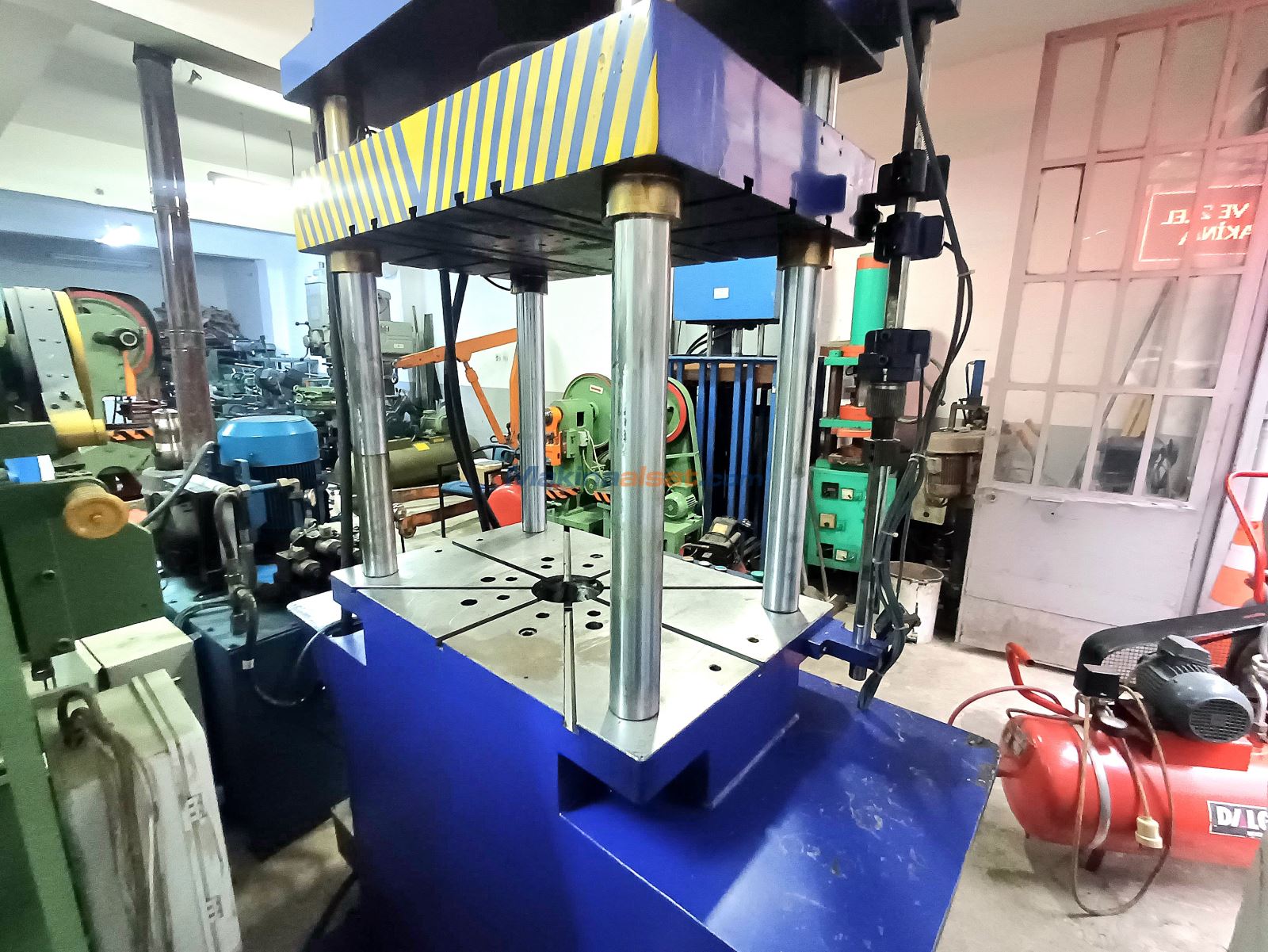 60 TON ÇİFT TESİRLİ 680 X 600 HİDROLİK PRES