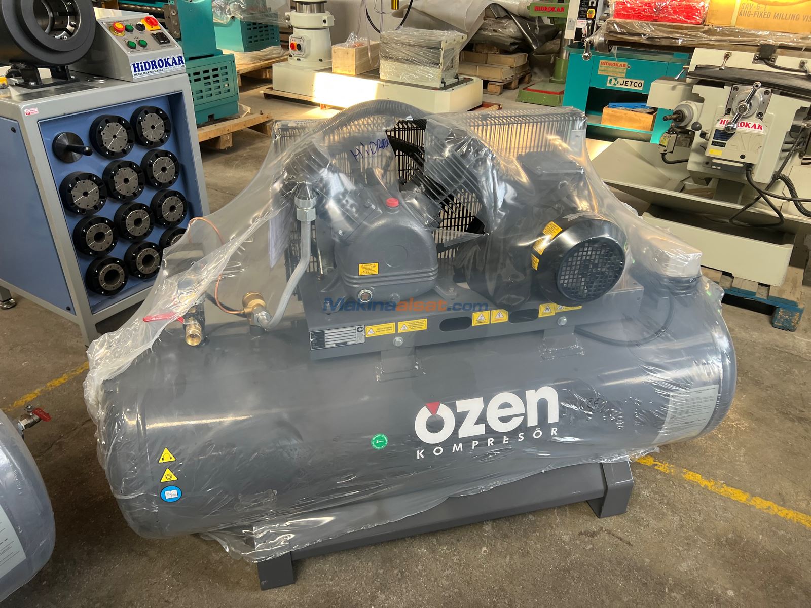 ÖZEN SIFIR ÜRÜN 300 LİTRE SIKIŞTIRMALI 12 BAR PİSTONLU KOMPRESÖR
