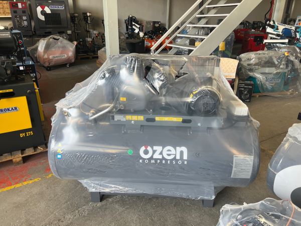 ÖZEN 3 KAFA 7.5 HP SIFIR ÜRÜN 500 LİTRE PİSTONLU KOMPRESÖR