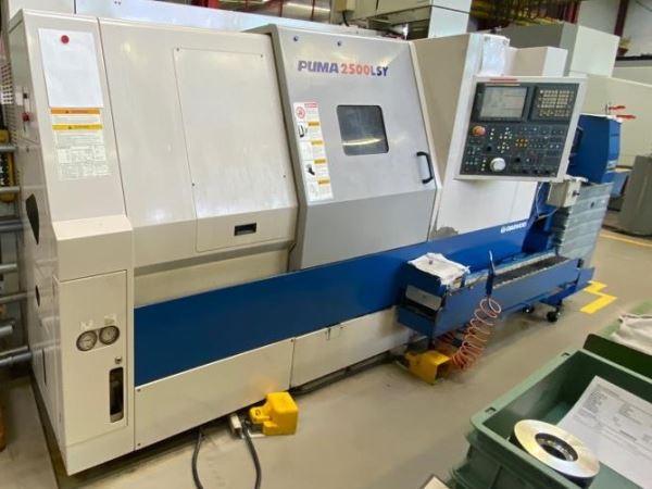 DOOSAN PUMA 2500 LSY 2004 MODEL CNC TORNA