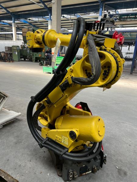 FANUC R2000iA 210F Robot