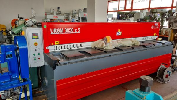SIFIR 3050MM X 5MM REDÜKTÖR  DIJITAL ARKA DAYAMALI MOTORLU GİYOTİN MAKAS