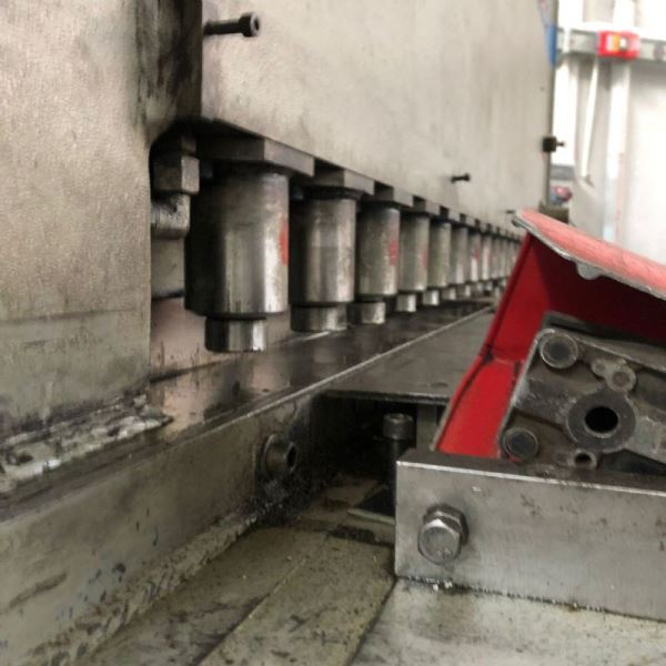 BAYKAL MARKA 3 X 13 MM CNC HİDROLİK GİYOTİN MAKAS
