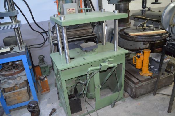20 TON 60 X 60 HİDROLİK PRES
