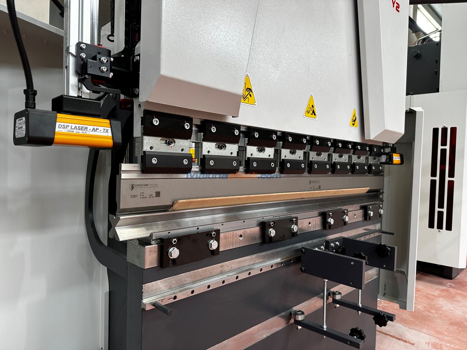 Satılık ikinci el DENER SMART XL 1500X60 TON CNC ABKANT PRES