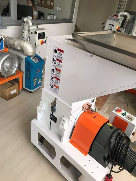 Plastik Yolluk Kırma