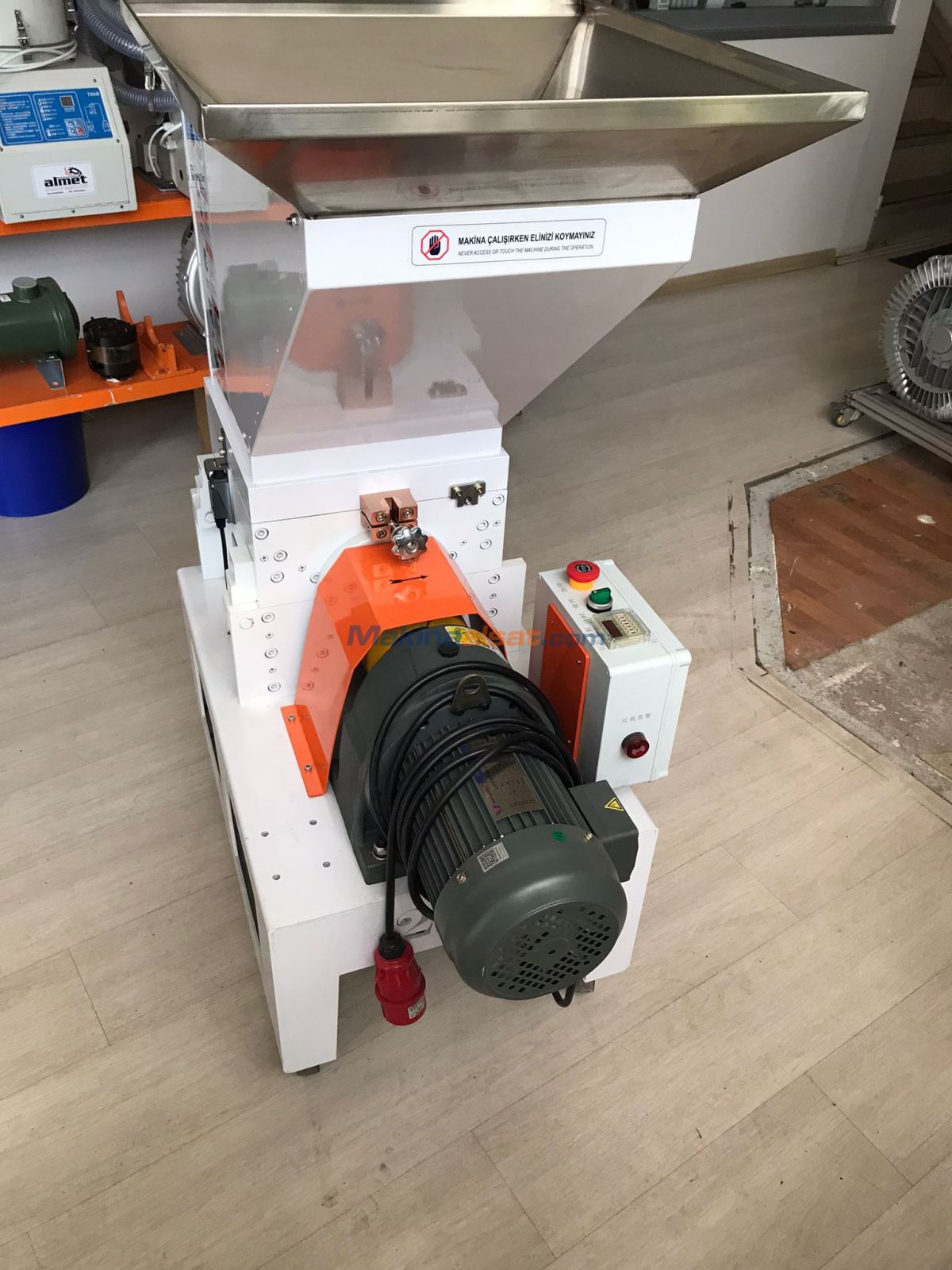 Plastik Yolluk Kırma