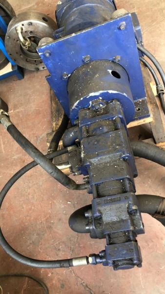 ÜÇ KADEMELİ PLASTİK ENJEKSİYON MAKİNASINDAN SÖKÜLMÜŞ HİDROLİK SİSTEM