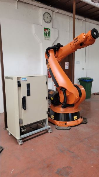 KUKA KR210 R2700 Robot