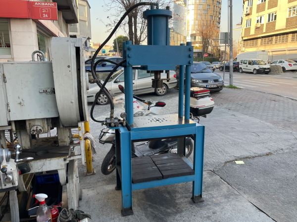 30 TON HİDROLİK PRES