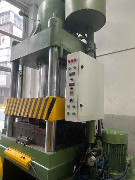 ÇELİKTAŞ 920 X 850 TABLA 500 TON HİDROLİK PRES