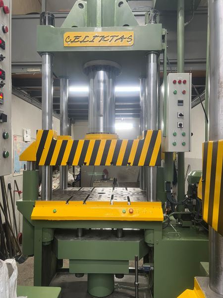 ÇELİKTAŞ 900 X 800 TABLA 200 TON HİDROLİK PRES