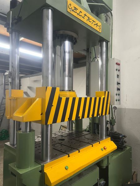 ÇELİKTAŞ 900 X 800 TABLA 200 TON HİDROLİK PRES