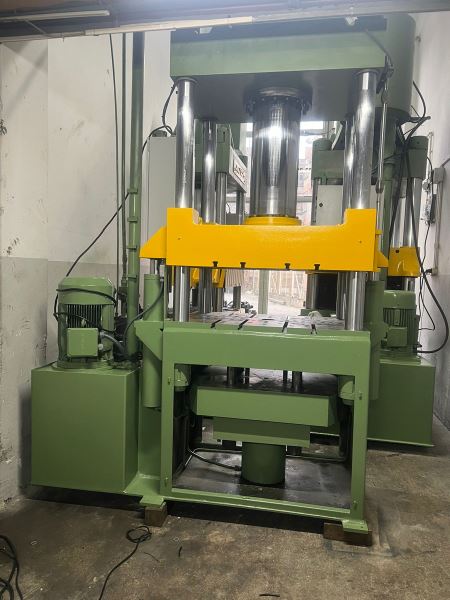 ÇELİKTAŞ 900 X 800 TABLA 200 TON HİDROLİK PRES