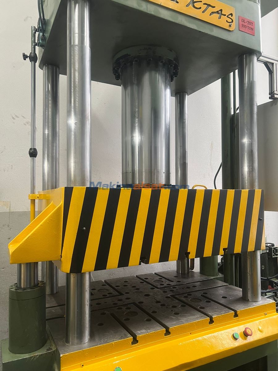 ÇELİKTAŞ 900 X 800 TABLA ÖLÇÜSÜ 180 TON HİDROLİK PRES