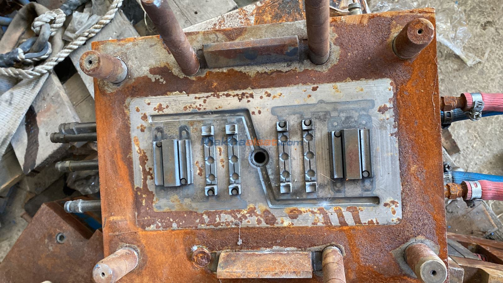 MUHTELİF PLASTİK ENJEKSİYON KALIPLARI