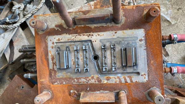 MUHTELİF PLASTİK ENJEKSİYON KALIPLARI