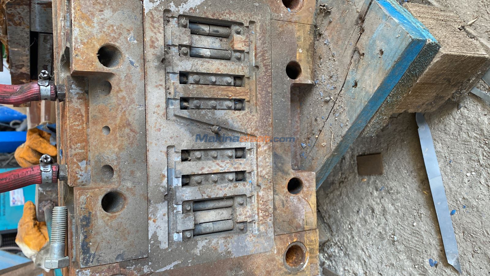 MUHTELİF PLASTİK ENJEKSİYON KALIPLARI