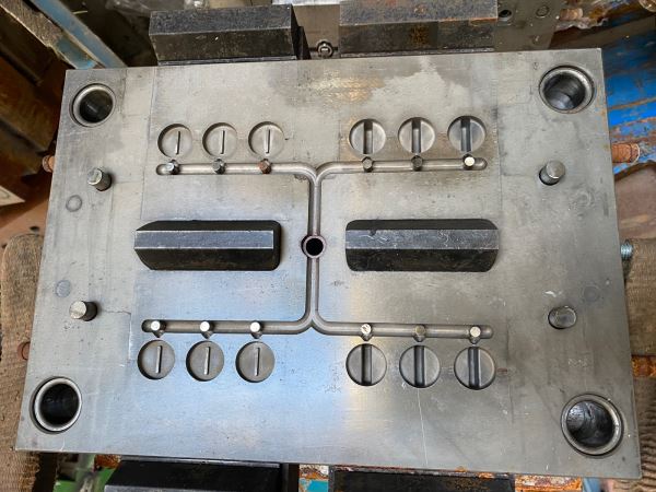 MUHTELİF PLASTİK ENJEKSİYON KALIPLARI