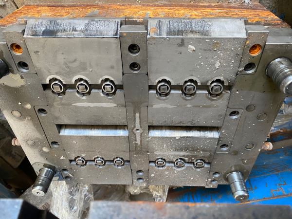 MUHTELİF PLASTİK ENJEKSİYON KALIPLARI