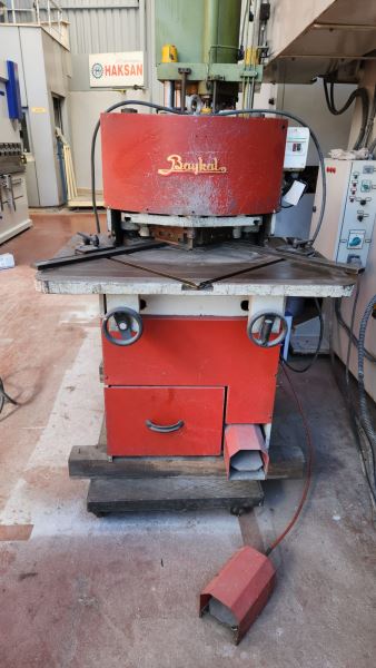 2011 MODEL BAYKAL HKA 200X4MM HİDROLİK AÇI AYARLI KÖŞE KESME CORNER CUTTING