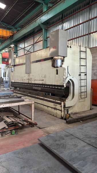 DURMAZLAR 6 METRE 400 TON 6 EKSEN DAYAMA, 80 CM ÇENE AÇIKLIĞI CNC HİDROLİK ABKANT PRES